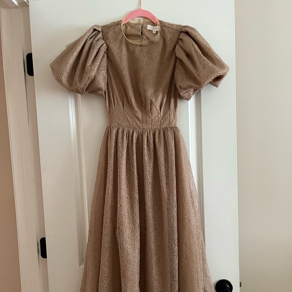 Tan back out beautiful dress/red dress boutique size S, brand new, so elegant ✨